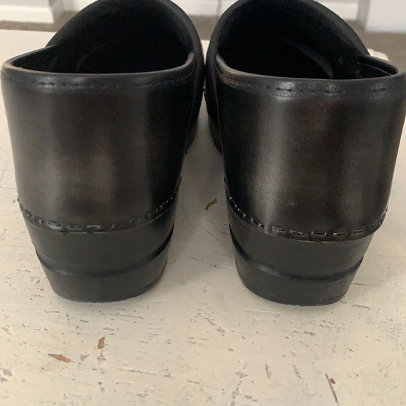 Clogs - Picture 10 of 12